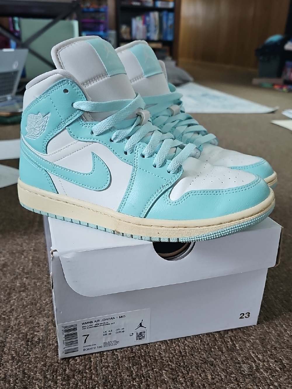 Womans Air Jordan 1 Mid